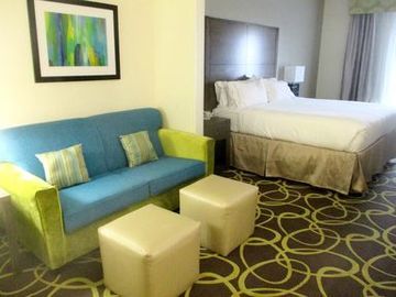 Express & West - Research Park By Ihg Hotel 3*